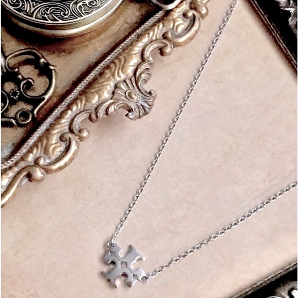 TORY BURCH • Silver Kira Logo Charm Pendant Necklace - Picture 6 of 6